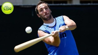 Các ngôi sao Real thể hiện ra sao trên sân bóng... chày?