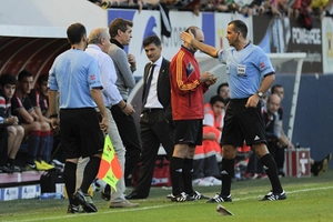 Tito Vilanova phân bua ra sao với tấm thẻ đỏ đầu đời?