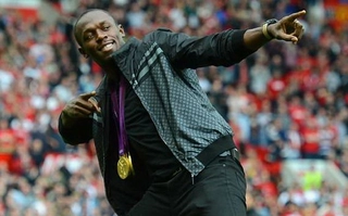 Vidic và Evra lo ngại mất vị trí vào tay tia chớp đen Usain Bolt