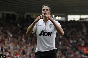 Robin Van Persie từng đánh sập pháo đài Stamford Bridge ra sao