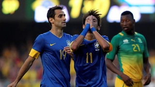 Dứt điểm tồi, Brazil chỉ thắng sát nút quân xanh Nam Phi