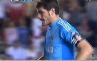 Iker Casillas tiếp tục lặng thầm một tình yêu sau khi Ronaldo lập công