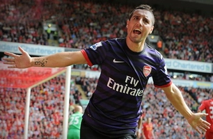 Santi Cazorla sút xa đẹp mắt, ấn định tỷ số