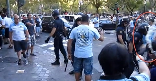 Cảnh sát Tây Ban Nha đánh đập dã man fan Man City