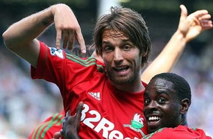 Michu lại thể hiện khả năng săn bàn