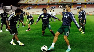 Nội bộ Real: TBN + Higuain một phe, ngoại quốc một phe?