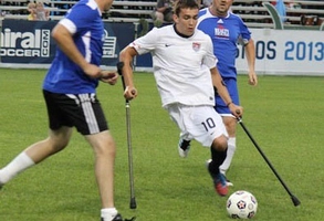 Cầu thủ một chân vôlê ghi bàn tuyệt đỉnh