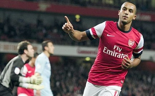Walcott gỡ gạc lại chút ít danh dự cho Arsenal