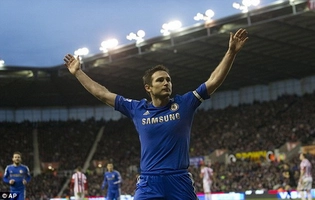 Lampard gia tăng cách biệt từ chấm 11m