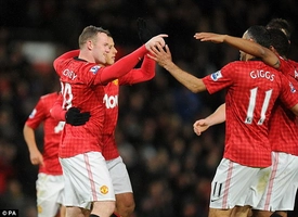 Tiền đạo Wayne Rooney gia tăng cách biệt cho Man UTD