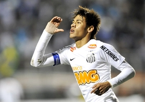 Khoe kỹ thuật, Neymar khiến đối thủ bực mình