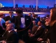 Guardiola từ chối bắt tay C.Ronaldo trong lễ trao giải QBV