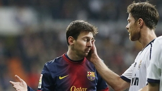 Messi bị hai cầu thủ Real cho ăn tát