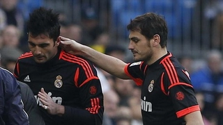 Mourinho bị la ó, Casillas được cổ vũ