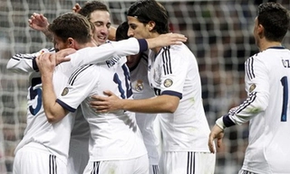 Trọng tài sửa sai, giúp đỡ Real nhiệt tình