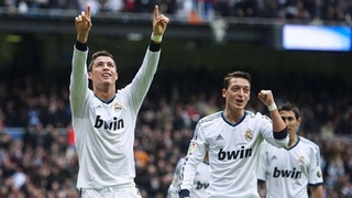 Siêu nhân Ronaldo đã có nhiều hơn Messi 1 hat-trick