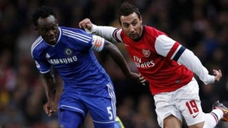 Cazorla biến Essien thành gã hề