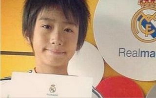 Thần đồng 9 tuổi của Real diễn xiếc với bóng