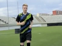 Thêm một pha sút bóng như làm ảo thuật của Marco Reus