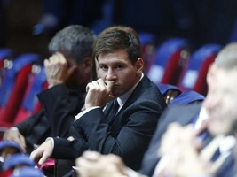 Messi khiến fan nhí mừng phát khóc