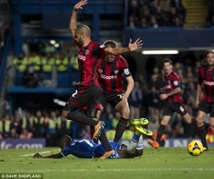 Quay chậm bàn thắng cứu rỗi Chelsea đầy tranh cãi