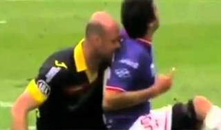 Pha cẩu quyền của Suarez tái hiện ở Argentina