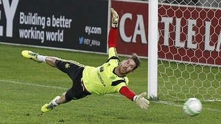 Ramos gây thất vọng khi trổ tài... bắt gôn