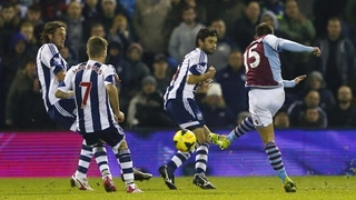 Tiền đạo West Brom tái hiện siêu phẩm của Bergkamp