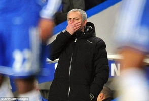 Mourinho như muốn khóc sau pha dứt điểm của Torres