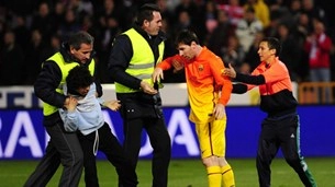 Ronaldo có đúng ngạo mạn hơn Messi?