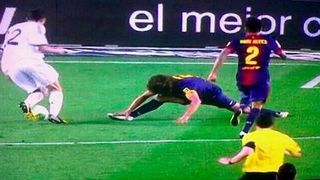 Kỹ thuật của Di Maria biến Puyol thành chú hề