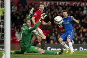 De Gea cứu thua xuất thần bằng chân