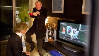 Sir Alex nhảy ... Gangnam Style chế giễu Mancini