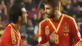 Pique và Arbeloa cãi nhau ngay trên sân