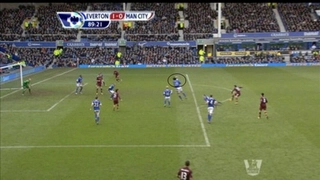 Trọng tài đã bóp nát giấc mơ bảo vệ ngôi Vương của Man City?