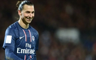 Ibrahimovic tẽn tò vì đu xà ngang