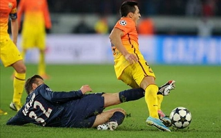 Ancelotti tố Sanchez đã đóng kịch để kiếm 11m