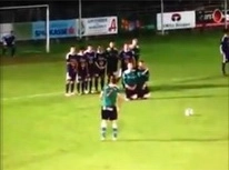 Gặp họa vì pha dàn xếp đá phạt kỳ quái