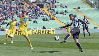 Di Natale copy cách ghi bàn của Van Basten