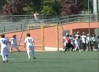 Pha xâu kim siêu nghệ thuật của cầu thủ nhí