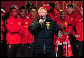 Khoảnh khắc rất “teen” của Ferguson trong lễ ăn mừng vô địch