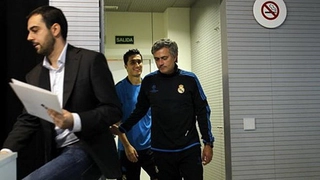 Mourinho “khoắng sạch đồ” trước khi rời Real