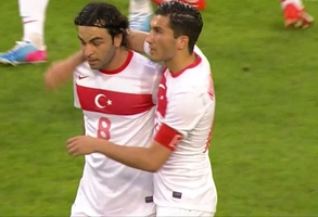 Pha qua người siêu kỹ thuật của sao Thổ Nhĩ Kỳ