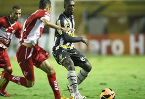 Pha xâu kim nghệ thuật của Seedorf