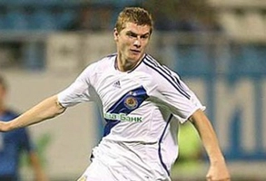 Bị đuổi vì húc đầu đồng đội