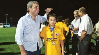 Hagi con sút phạt đỉnh không kém gì cha