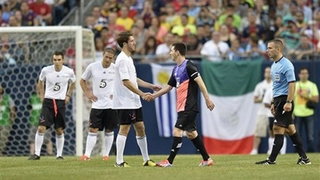 Cầu thủ nghiệp dư làm lu mờ Messi với siêu phẩm