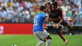 Neymar lãnh “thiết đầu công” của hậu vệ Malaga