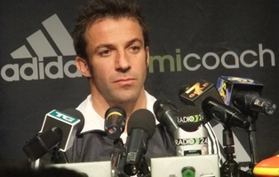 Pha solo ghi bàn khó tin của Del Piero