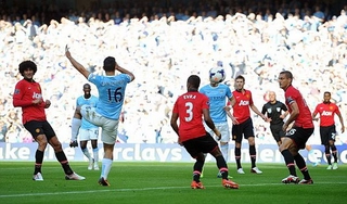 Valencia trực tiếp mắc lỗi trong bàn thua đầu tiên của Man United